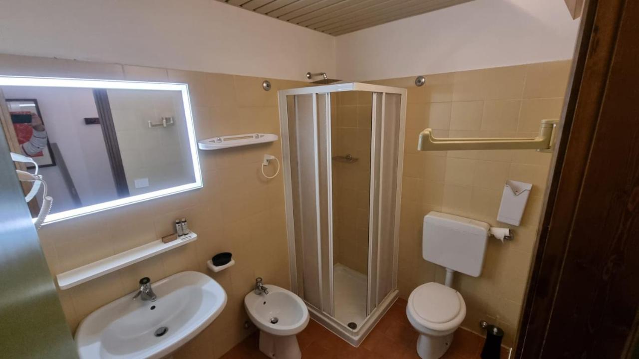 La Casa Degli Artisti - Presso Sussy Residence ファルカーデ エクステリア 写真