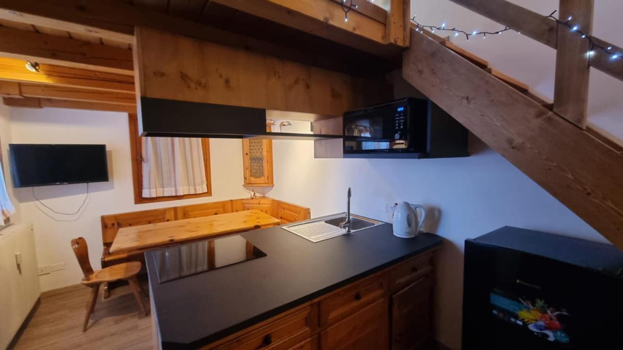 La Casa Degli Artisti - Presso Sussy Residence ファルカーデ エクステリア 写真
