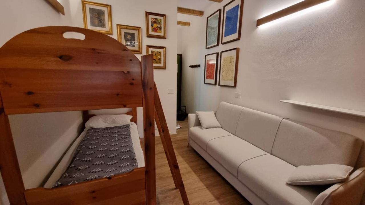 La Casa Degli Artisti - Presso Sussy Residence ファルカーデ エクステリア 写真